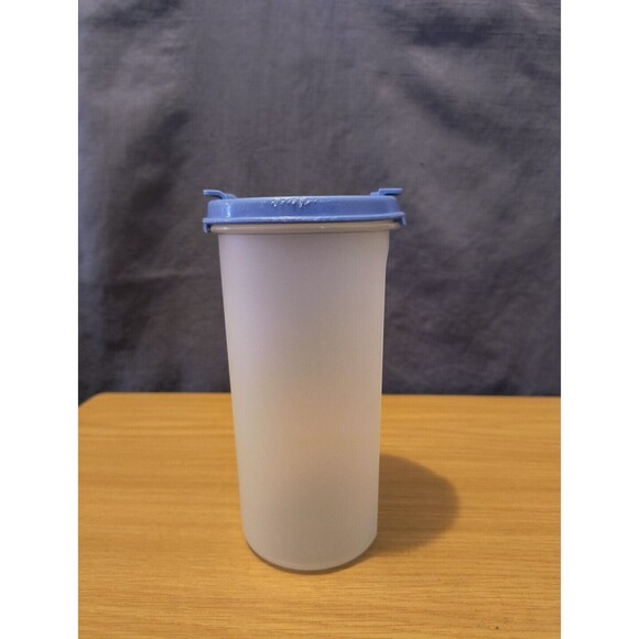 VINTAGE ~ Tupperware Royal blue Shaker & Pour  Lid #1913-7/container #1641-29 - Picture 2 of 7